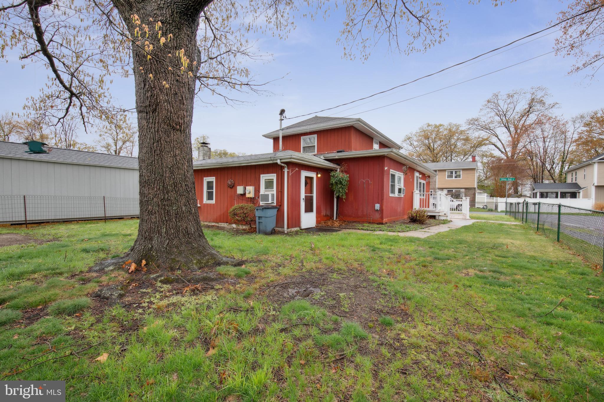 WOODLAND BEACH - Residential