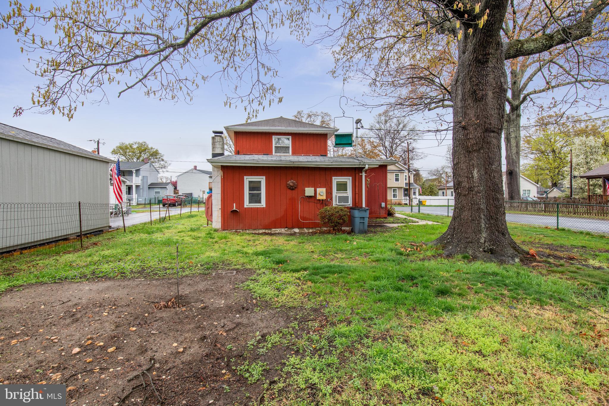 WOODLAND BEACH - Residential