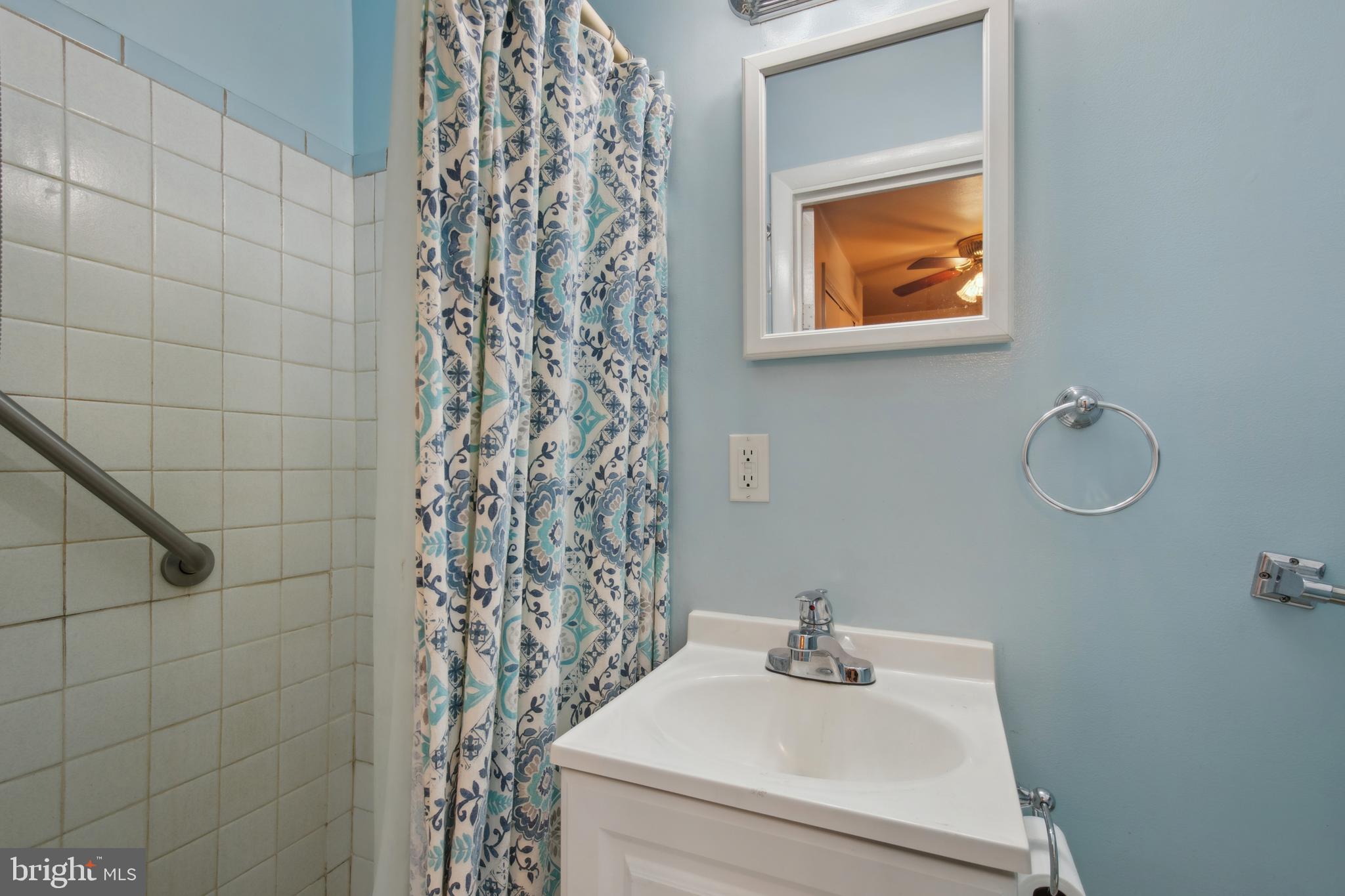 WOODLAND BEACH - Residential