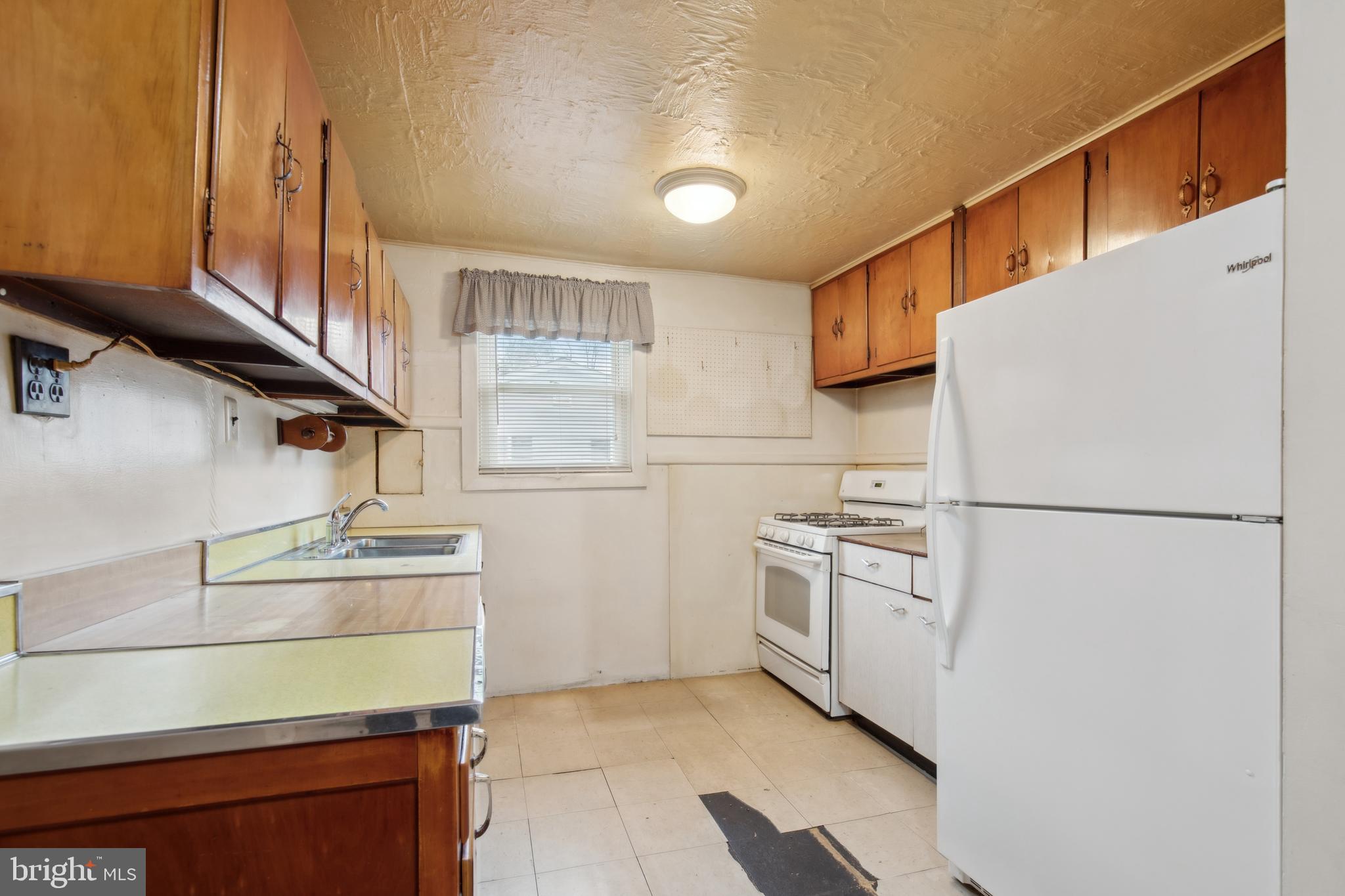 WOODLAND BEACH - Residential