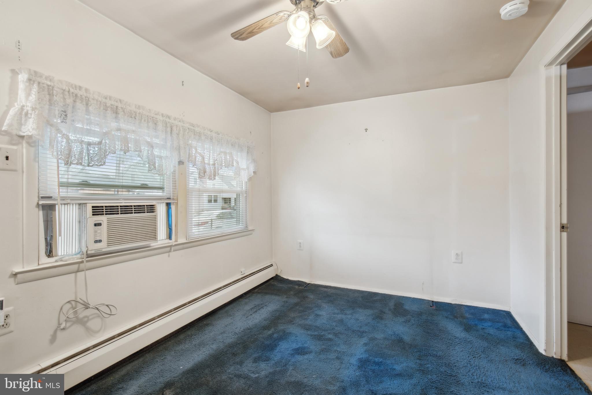 WOODLAND BEACH - Residential