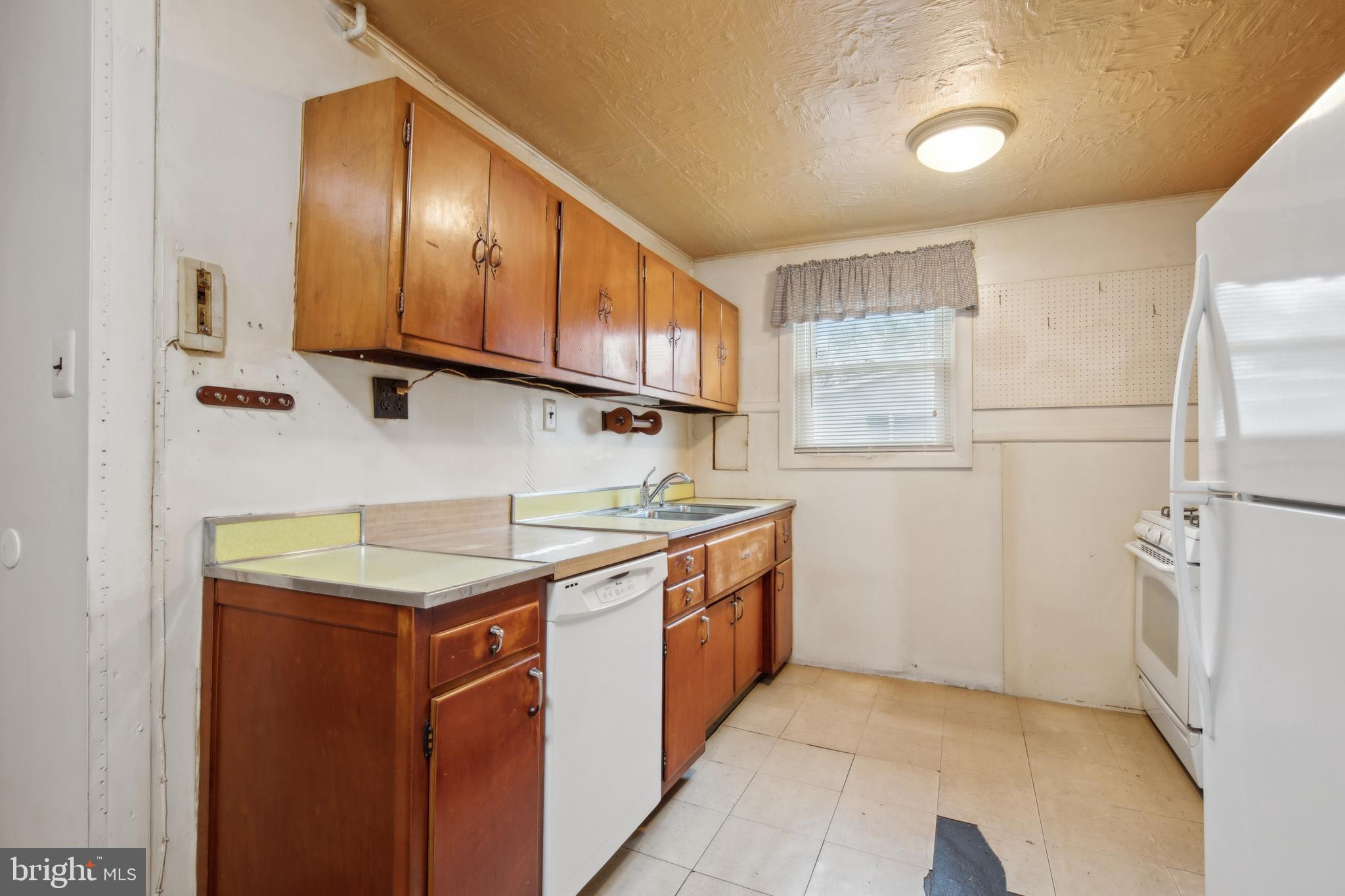 WOODLAND BEACH - Residential