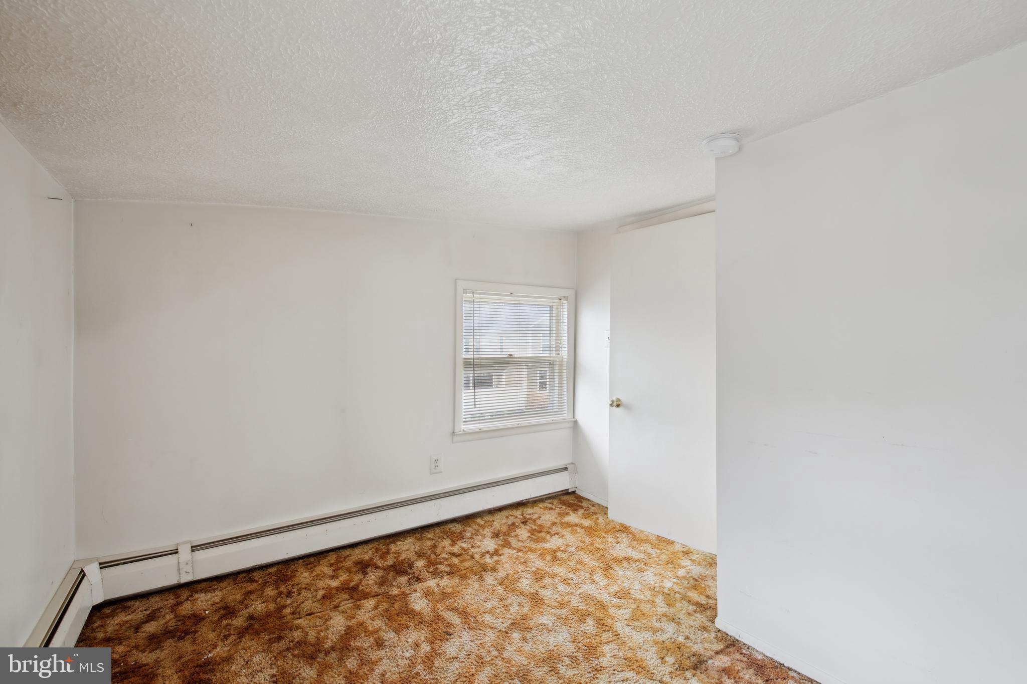 WOODLAND BEACH - Residential