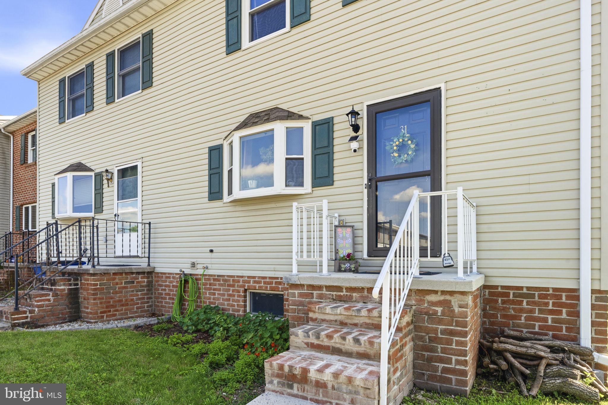 31 PIONEER LANE