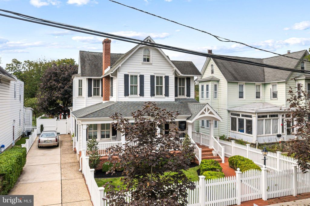 Photo of 419 Leconey Avenue, PALMYRA, NJ 08065 (MLS # NJBL2096598)