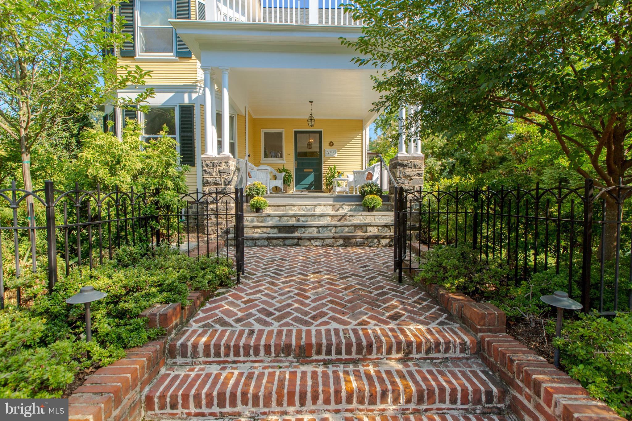 CLEVELAND PARK - Residential