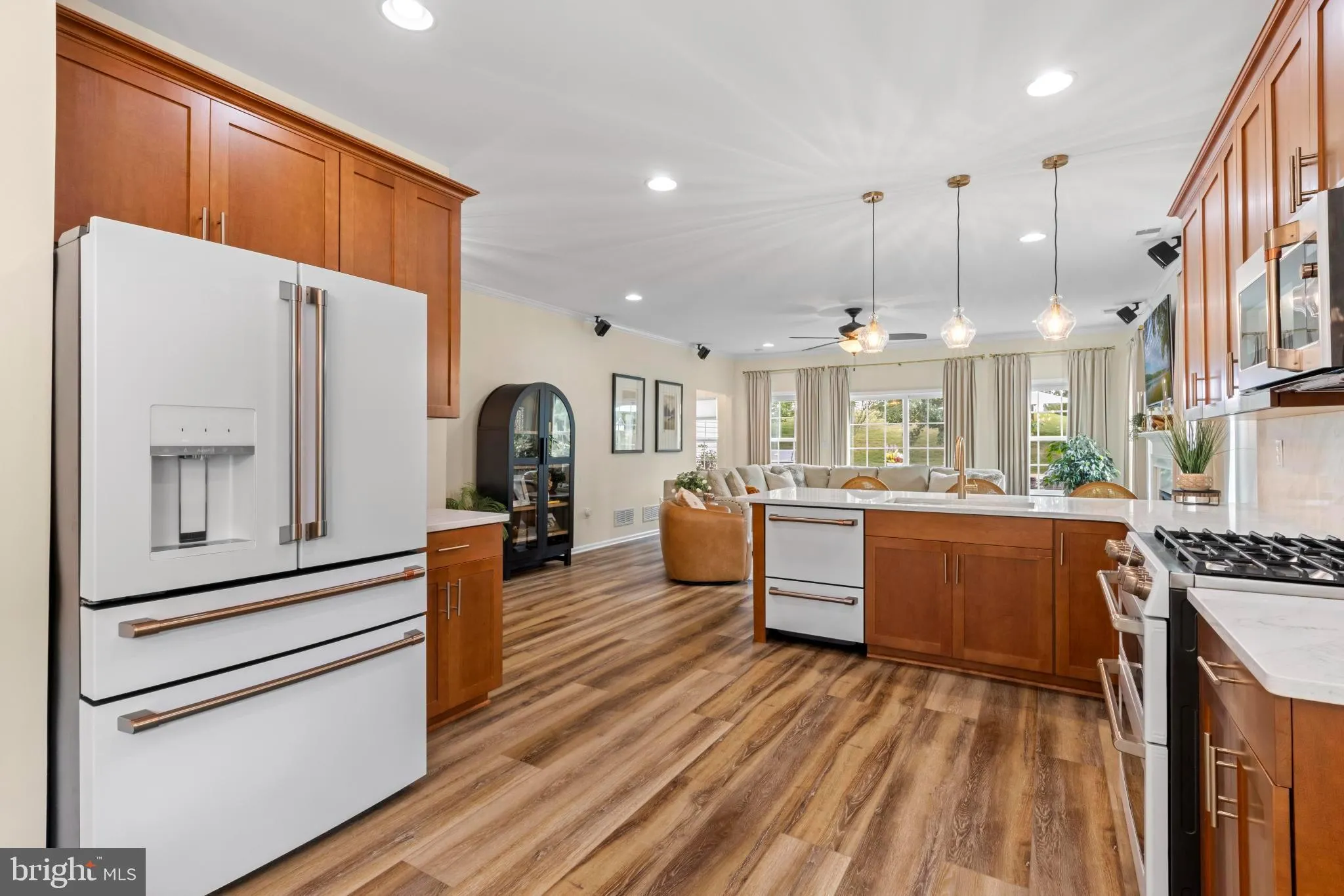 Manahawkin, New Jersey 08050, United States, 2 Bedrooms Bedrooms, ,2 BathroomsBathrooms,Residential,Contingent,184320