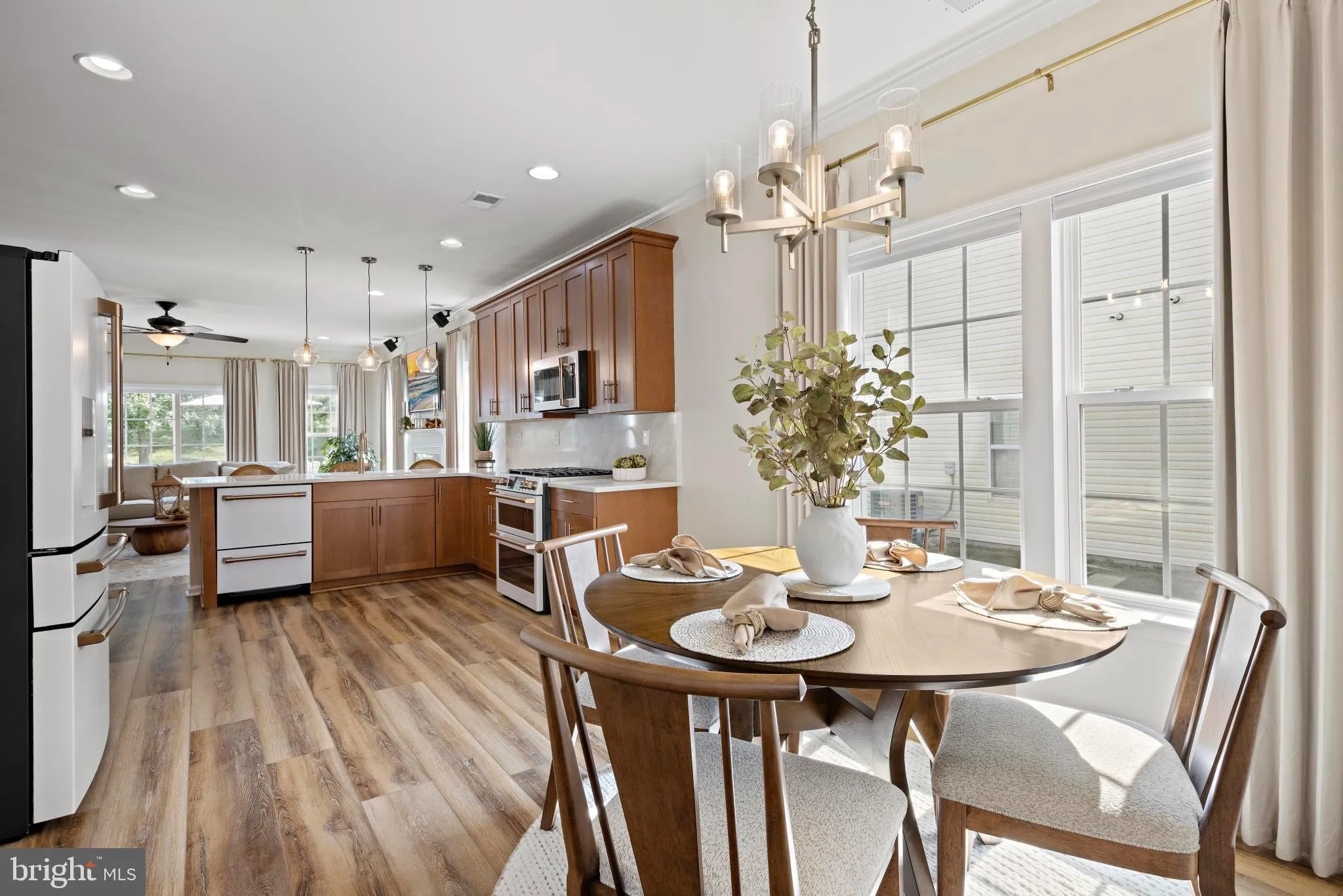 Manahawkin, New Jersey 08050, United States, 2 Bedrooms Bedrooms, ,2 BathroomsBathrooms,Residential,Contingent,184320