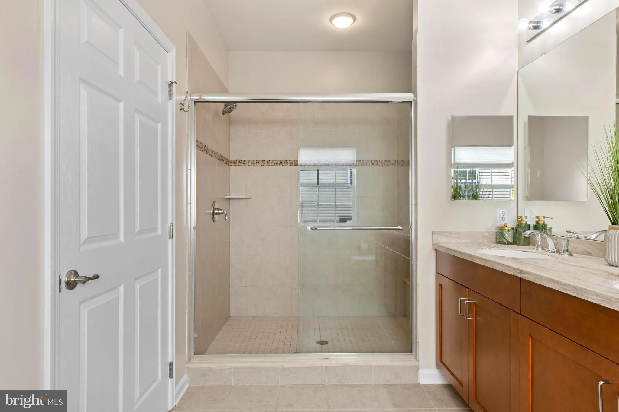 Manahawkin, New Jersey 08050, United States, 2 Bedrooms Bedrooms, ,2 BathroomsBathrooms,Residential,Contingent,184320