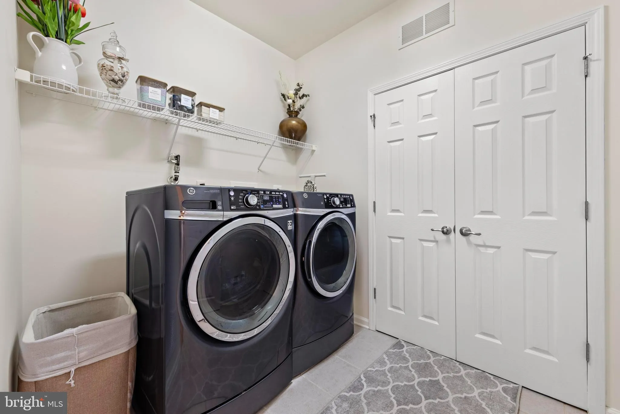 Manahawkin, New Jersey 08050, United States, 2 Bedrooms Bedrooms, ,2 BathroomsBathrooms,Residential,Contingent,184320