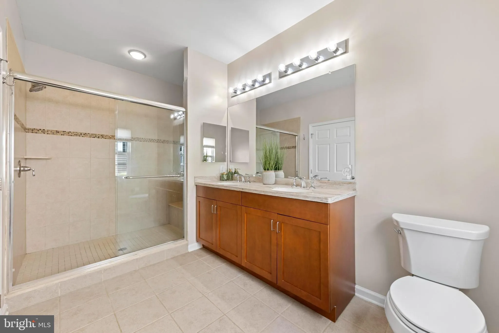 Manahawkin, New Jersey 08050, United States, 2 Bedrooms Bedrooms, ,2 BathroomsBathrooms,Residential,Contingent,184320