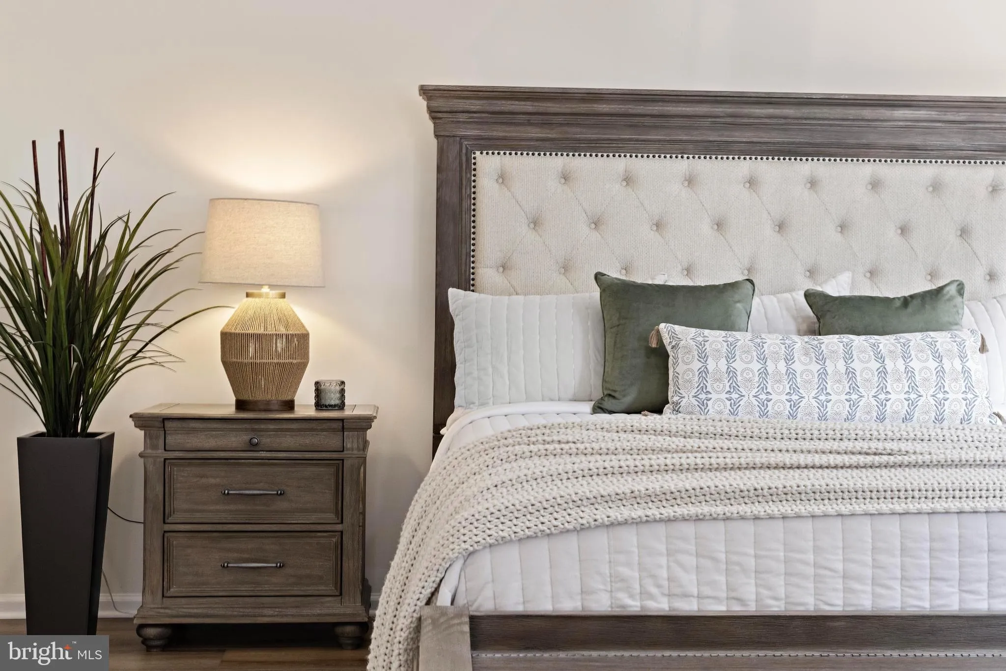 Manahawkin, New Jersey 08050, United States, 2 Bedrooms Bedrooms, ,2 BathroomsBathrooms,Residential,Contingent,184320