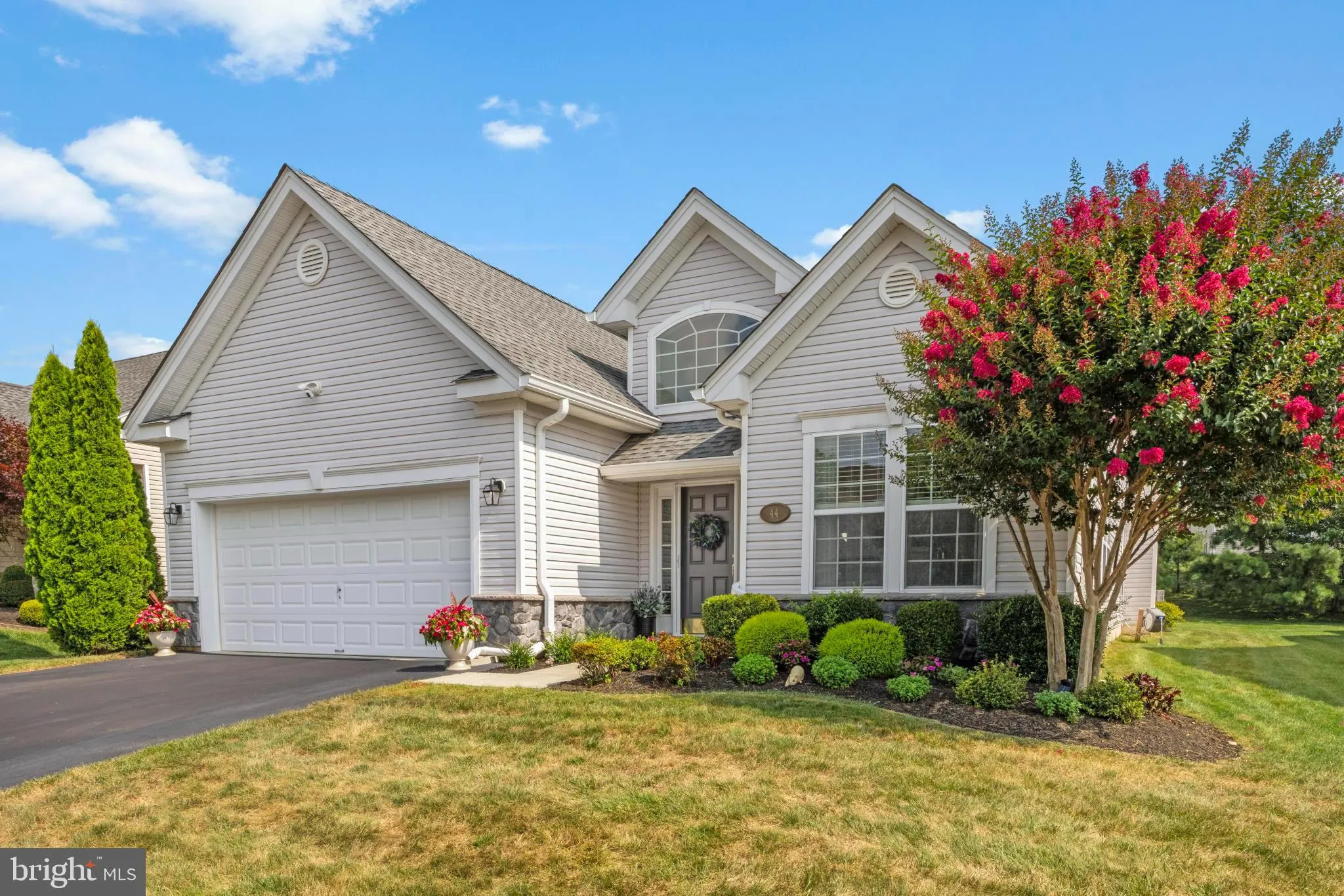 Manahawkin, New Jersey 08050, United States, 2 Bedrooms Bedrooms, ,2 BathroomsBathrooms,Residential,Contingent,184320