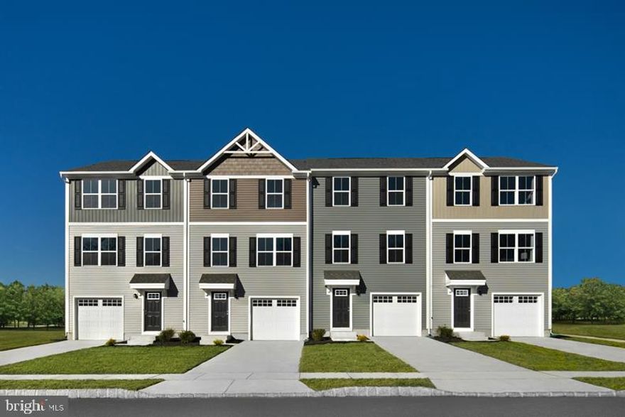 Juniper Model Home entered for comp purposes - see floorplan attached for dimensions.  Hayes Palette w/ Granite and SS Appliances - vinyl flooring throughout main-level.  Images shown are representative only.