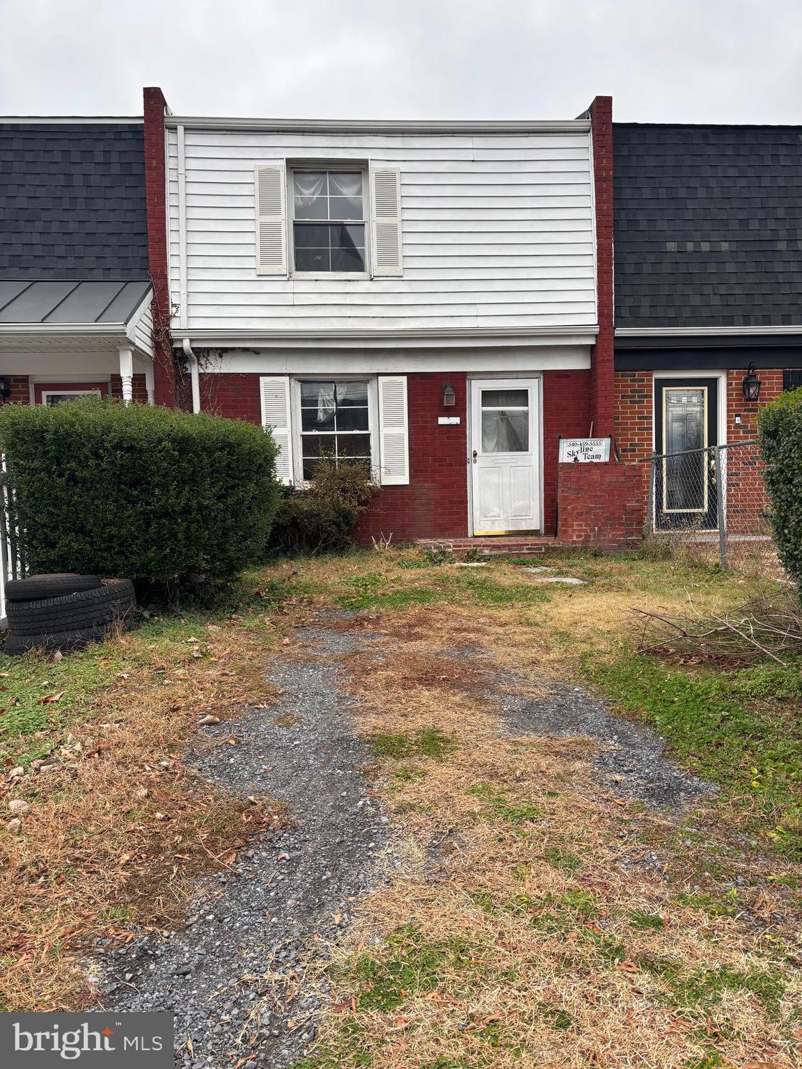 ROYAL VILLAGE - Residential