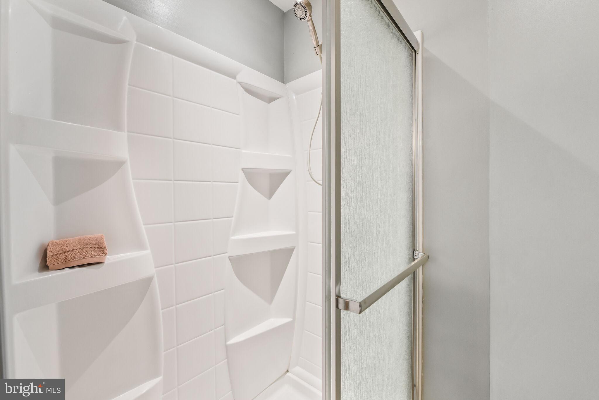 GREAT FALLS CHASE - Residential Lease