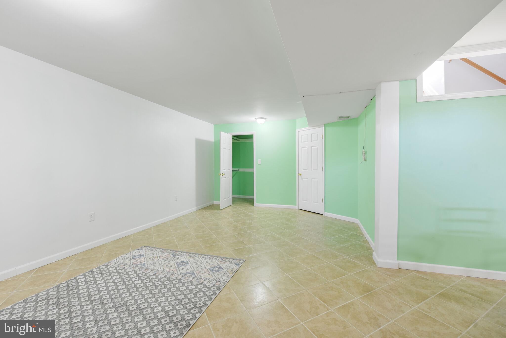 GREAT FALLS CHASE - Residential Lease