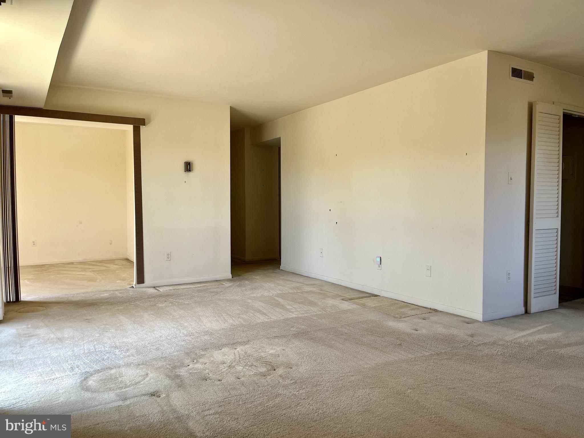 WOODLAKE TOWERS - Residential