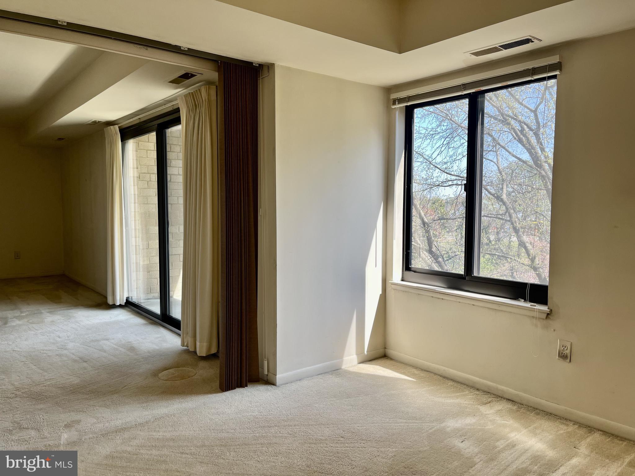 WOODLAKE TOWERS - Residential