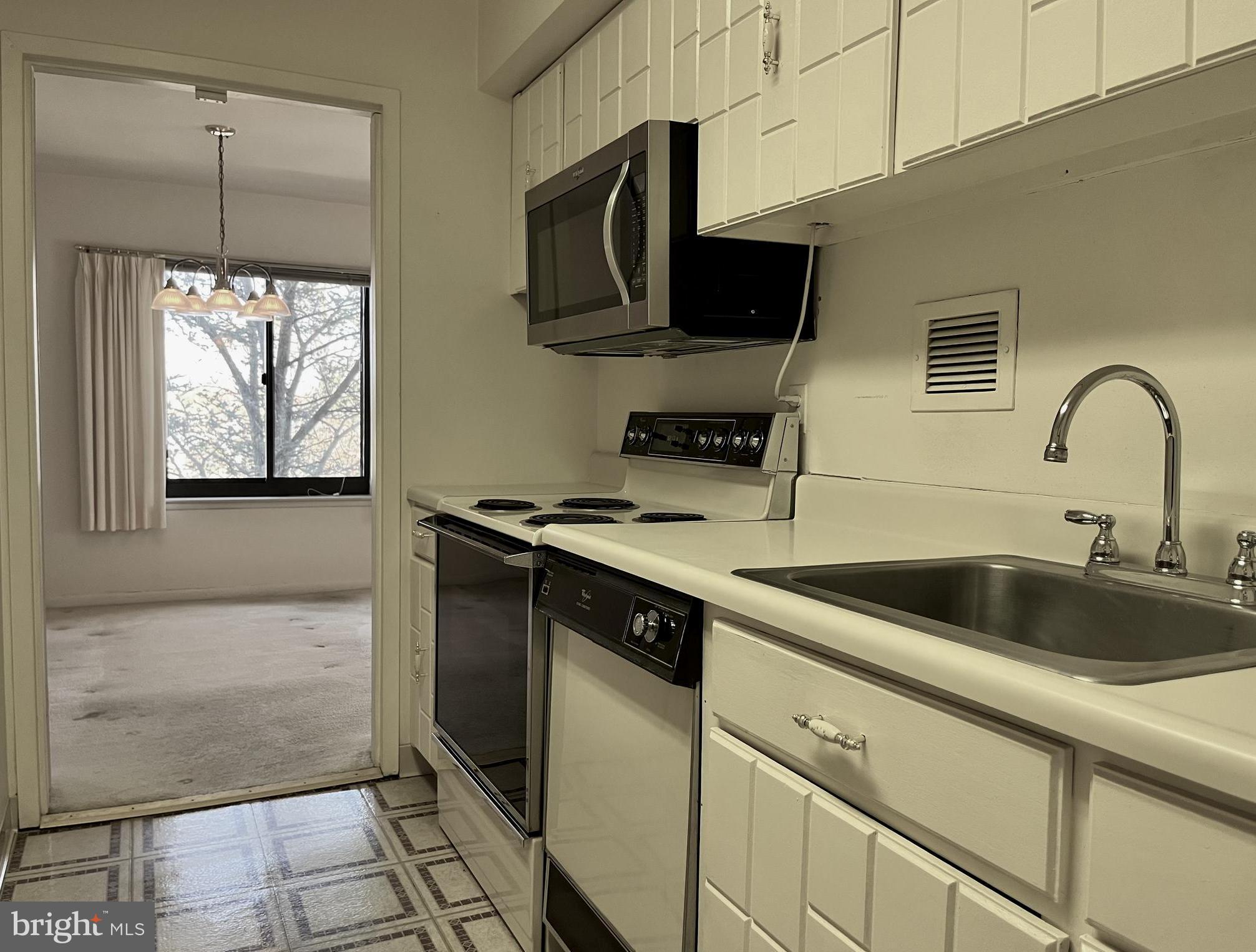 WOODLAKE TOWERS - Residential