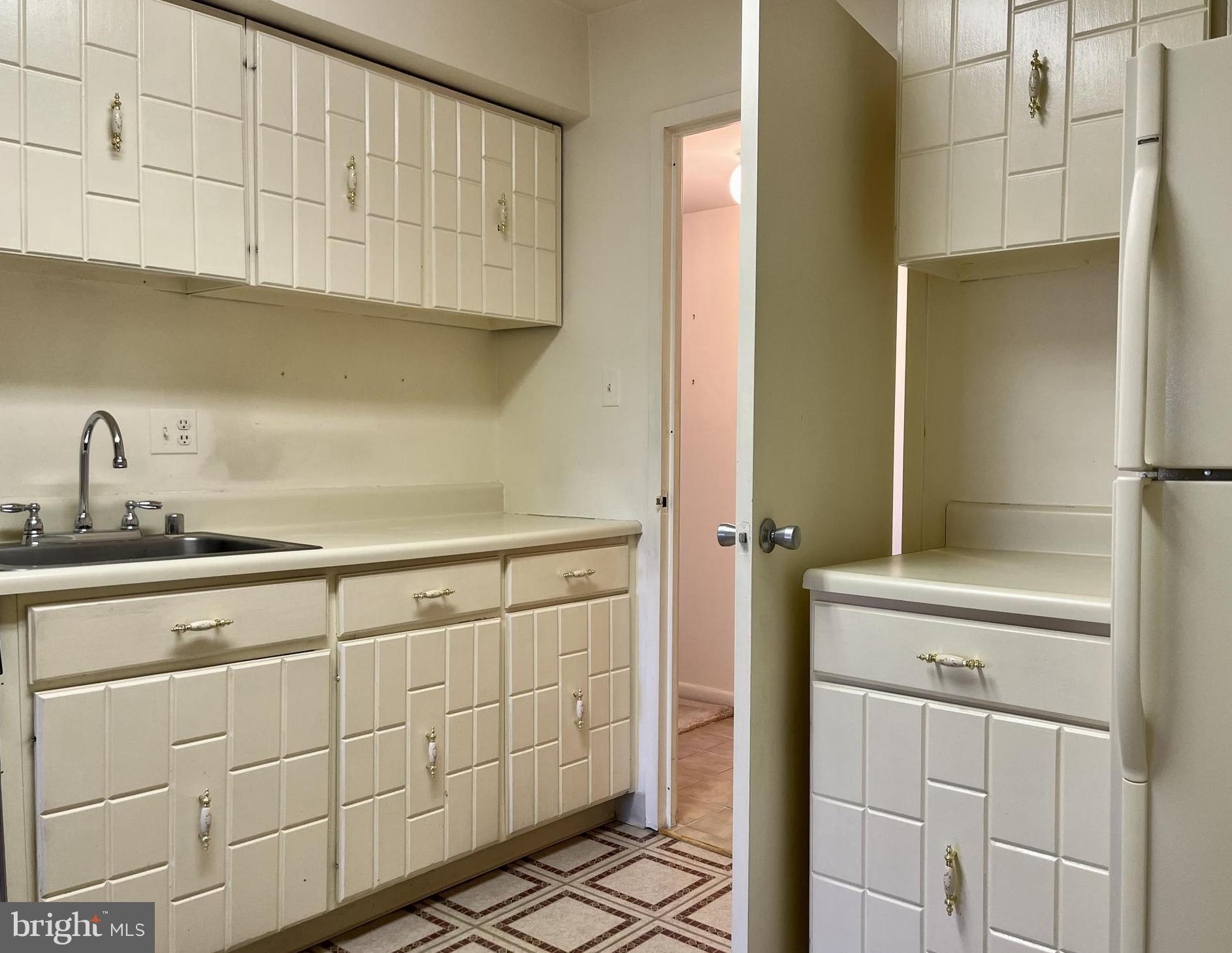 WOODLAKE TOWERS - Residential