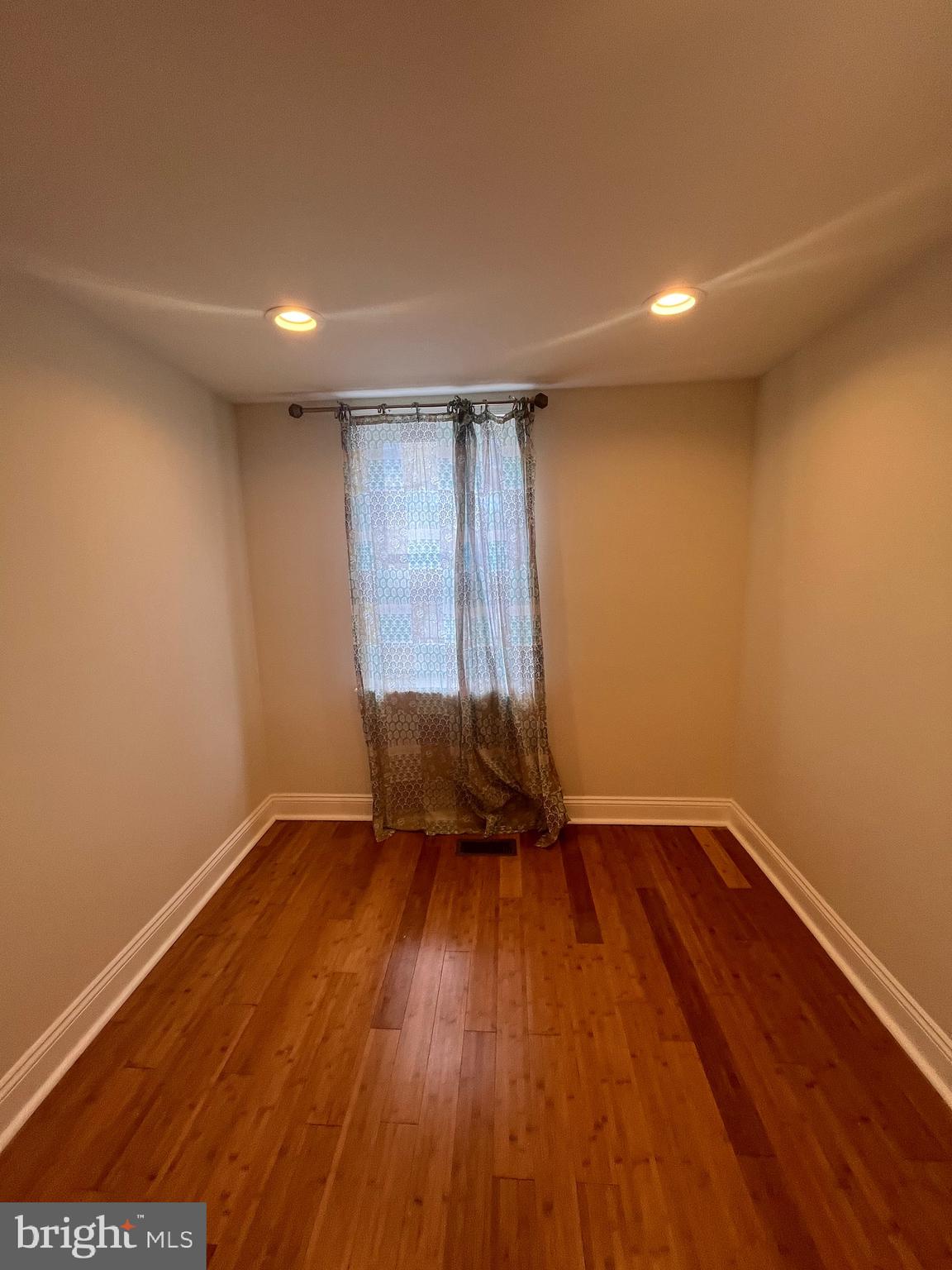 NORRIS SQUARE - Residential Lease