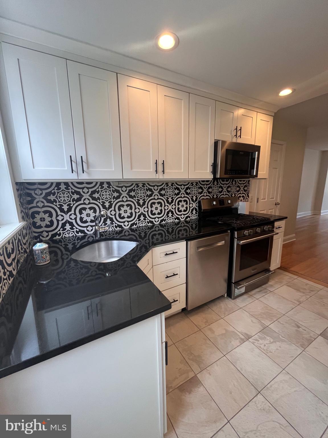 NORRIS SQUARE - Residential Lease