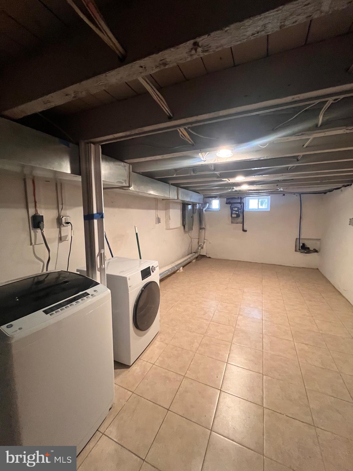 NORRIS SQUARE - Residential Lease