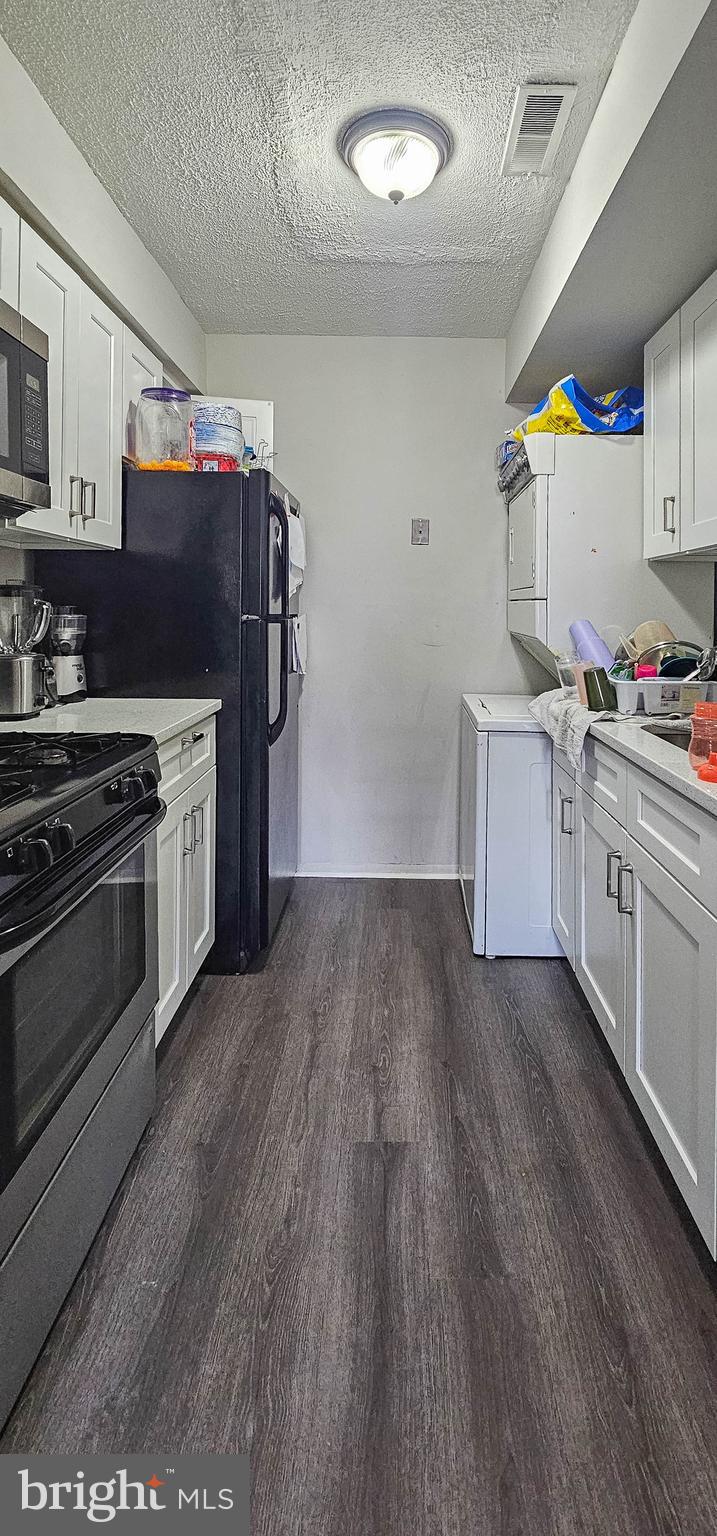 EDGEWATER VILLAGE - Residential