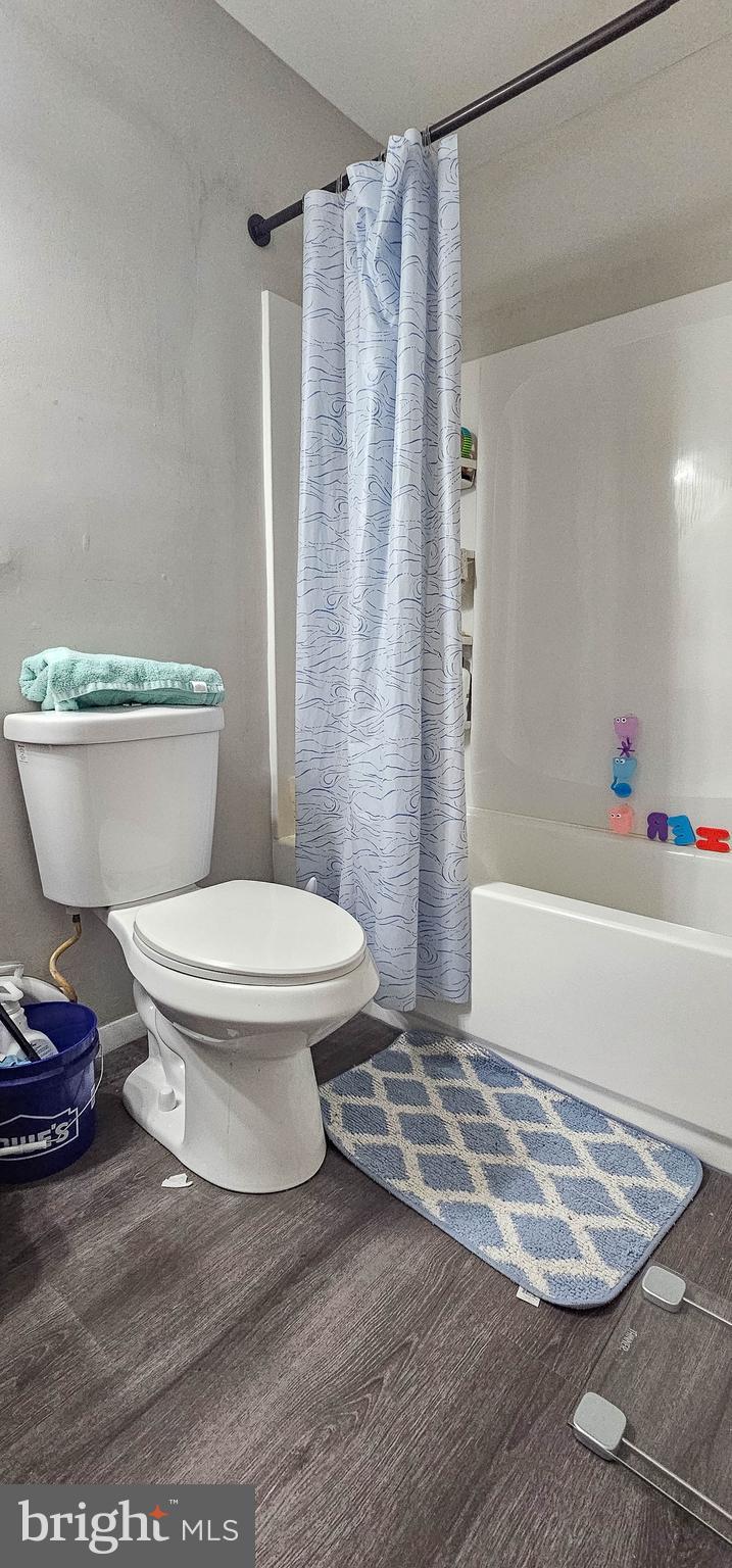 EDGEWATER VILLAGE - Residential