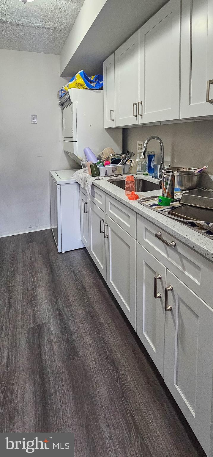 EDGEWATER VILLAGE - Residential