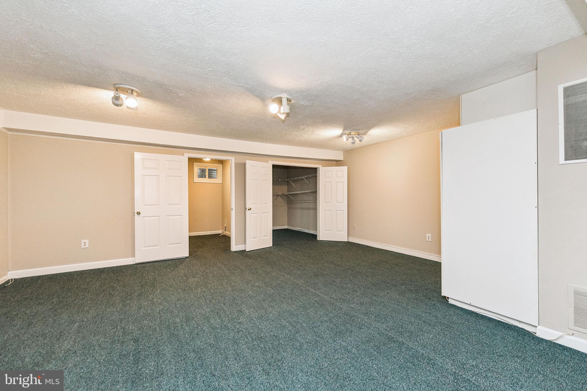 CHADSBERRY - Residential Lease