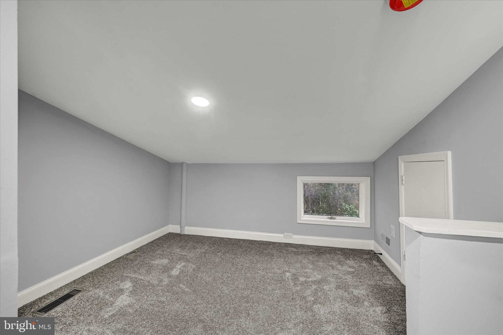 HOLLINS MARKET - Residential