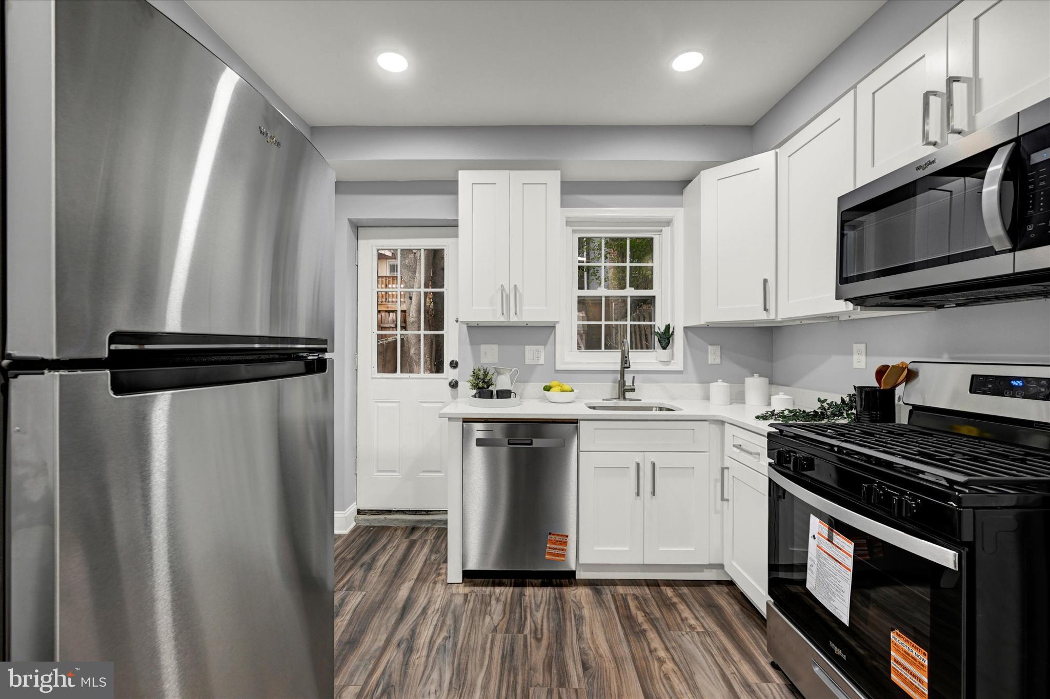 HOLLINS MARKET - Residential