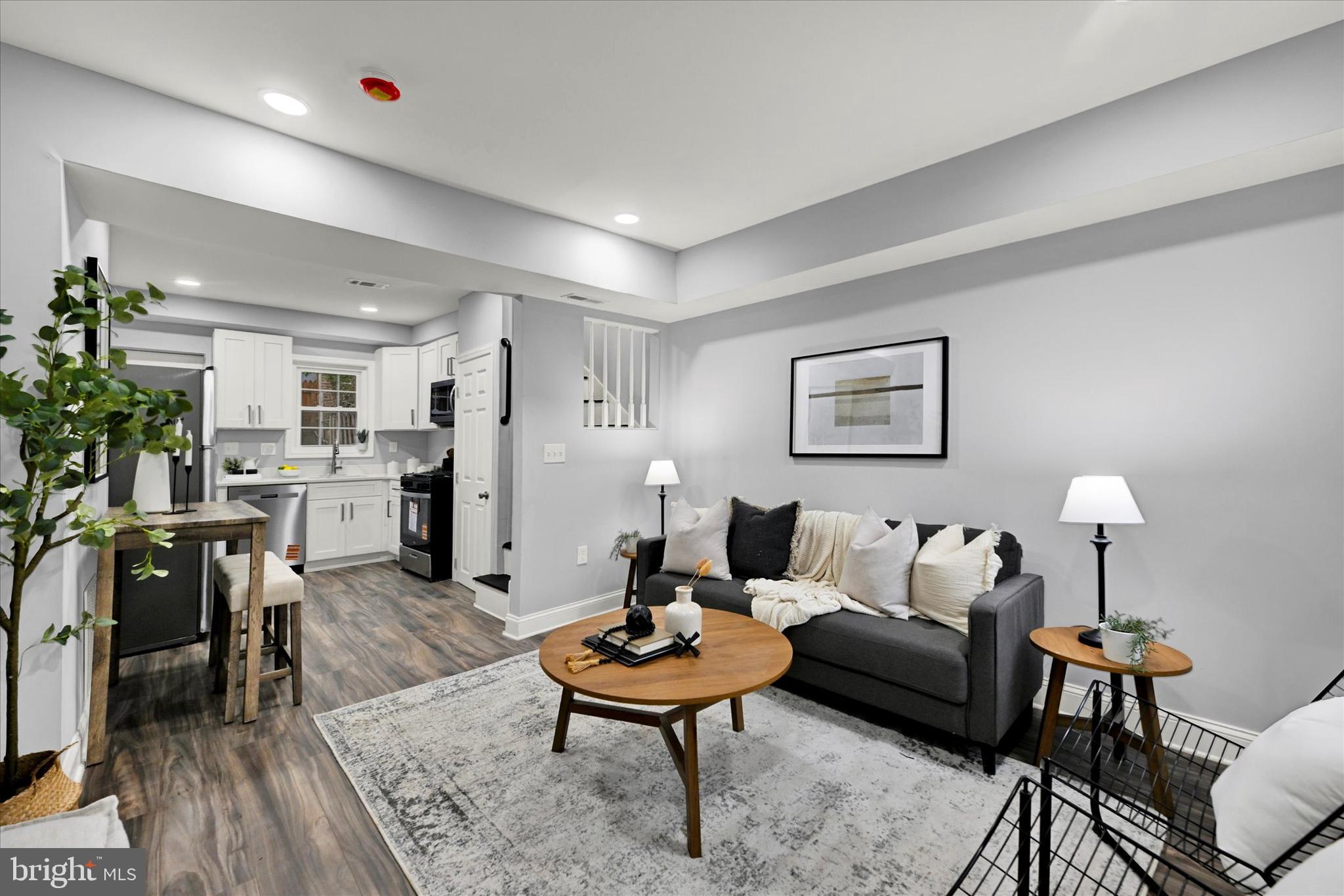 HOLLINS MARKET - Residential