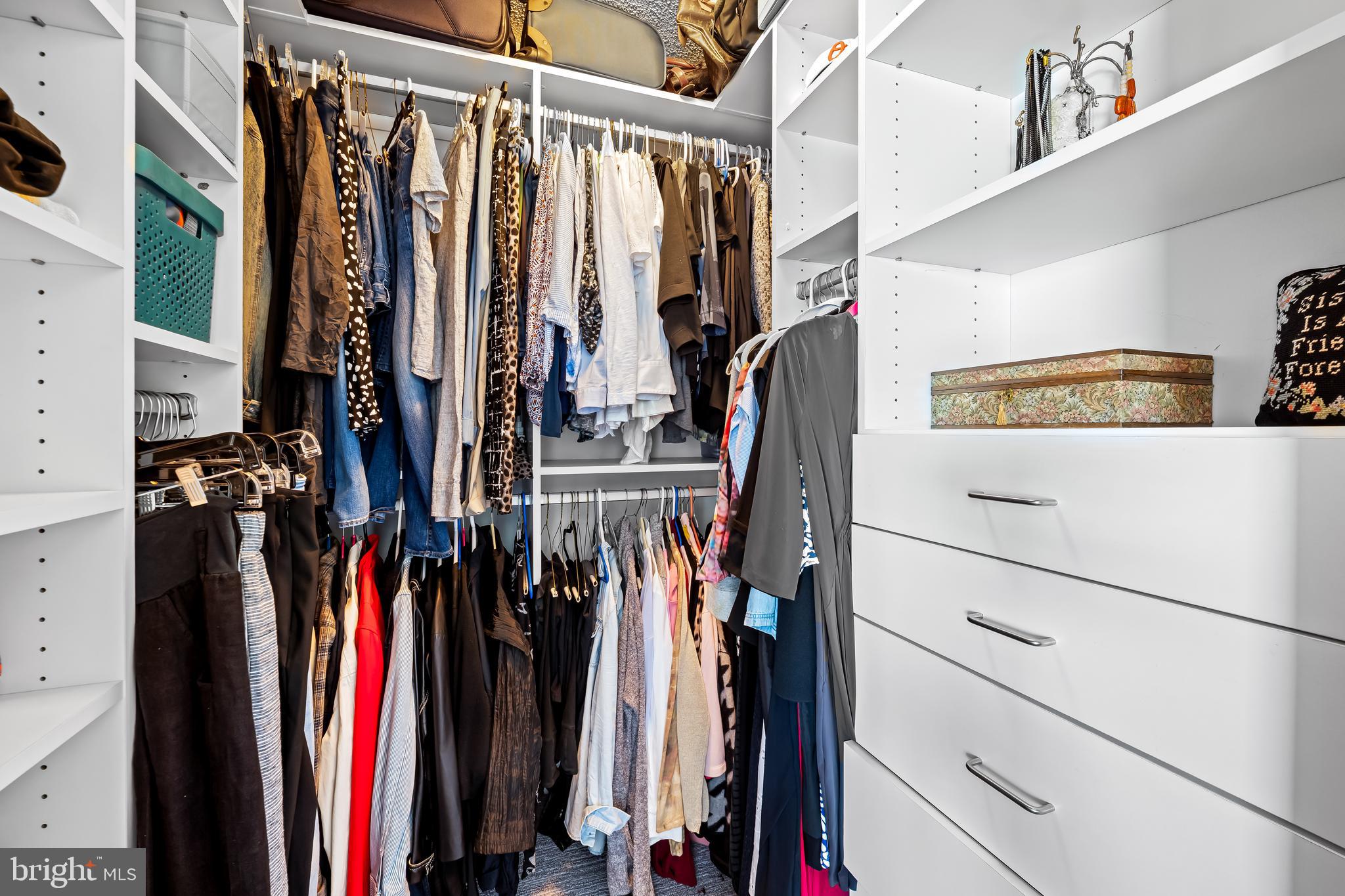 THE RIDGELY - Residential