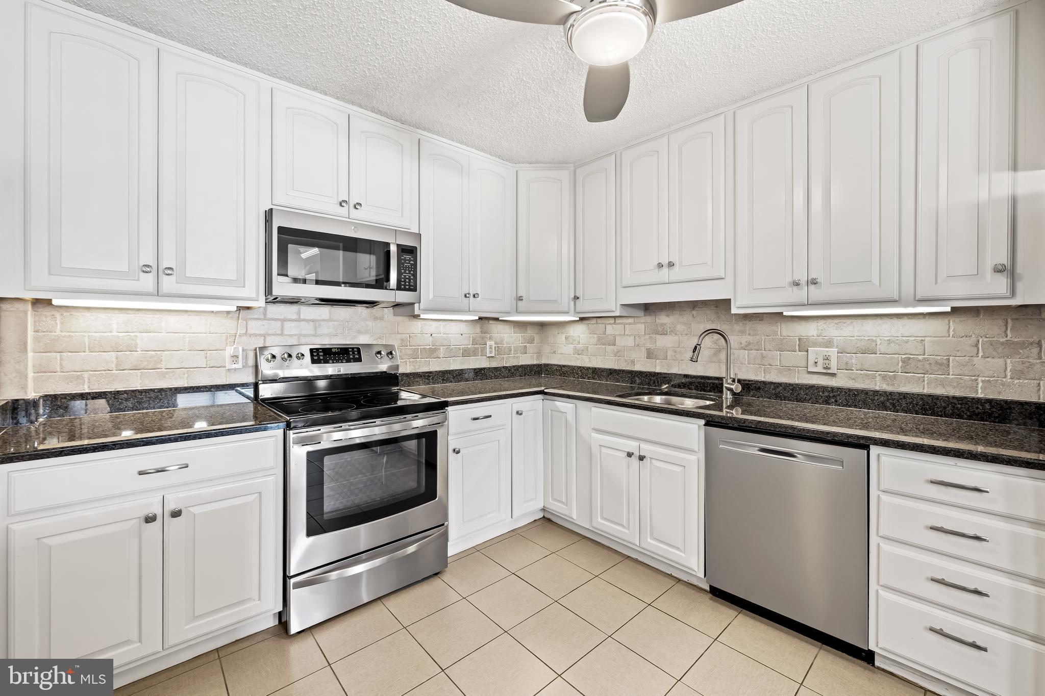 THE RIDGELY - Residential