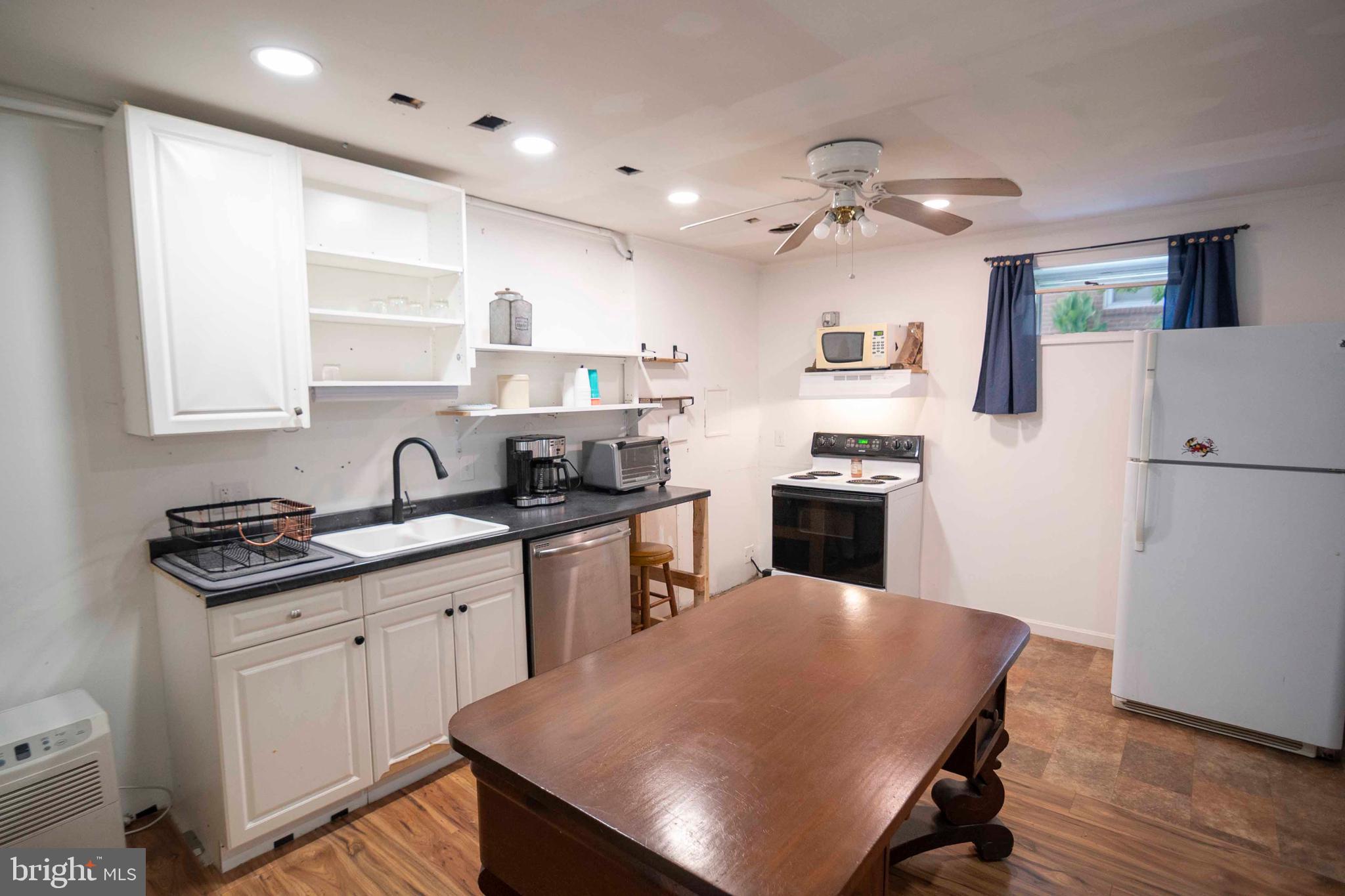 AY VIEW ESTATES - Residential