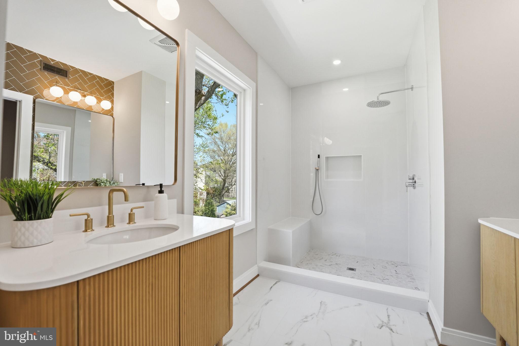 GLENCARLYN - Residential