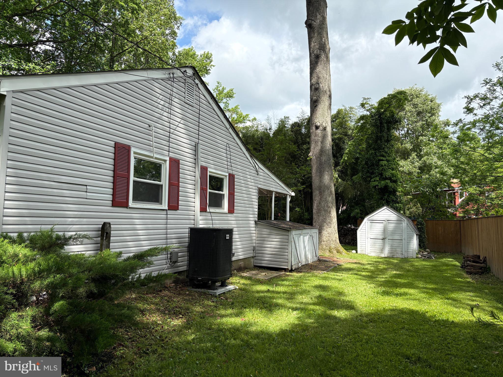 SHADY OAKS MANOR - Residential