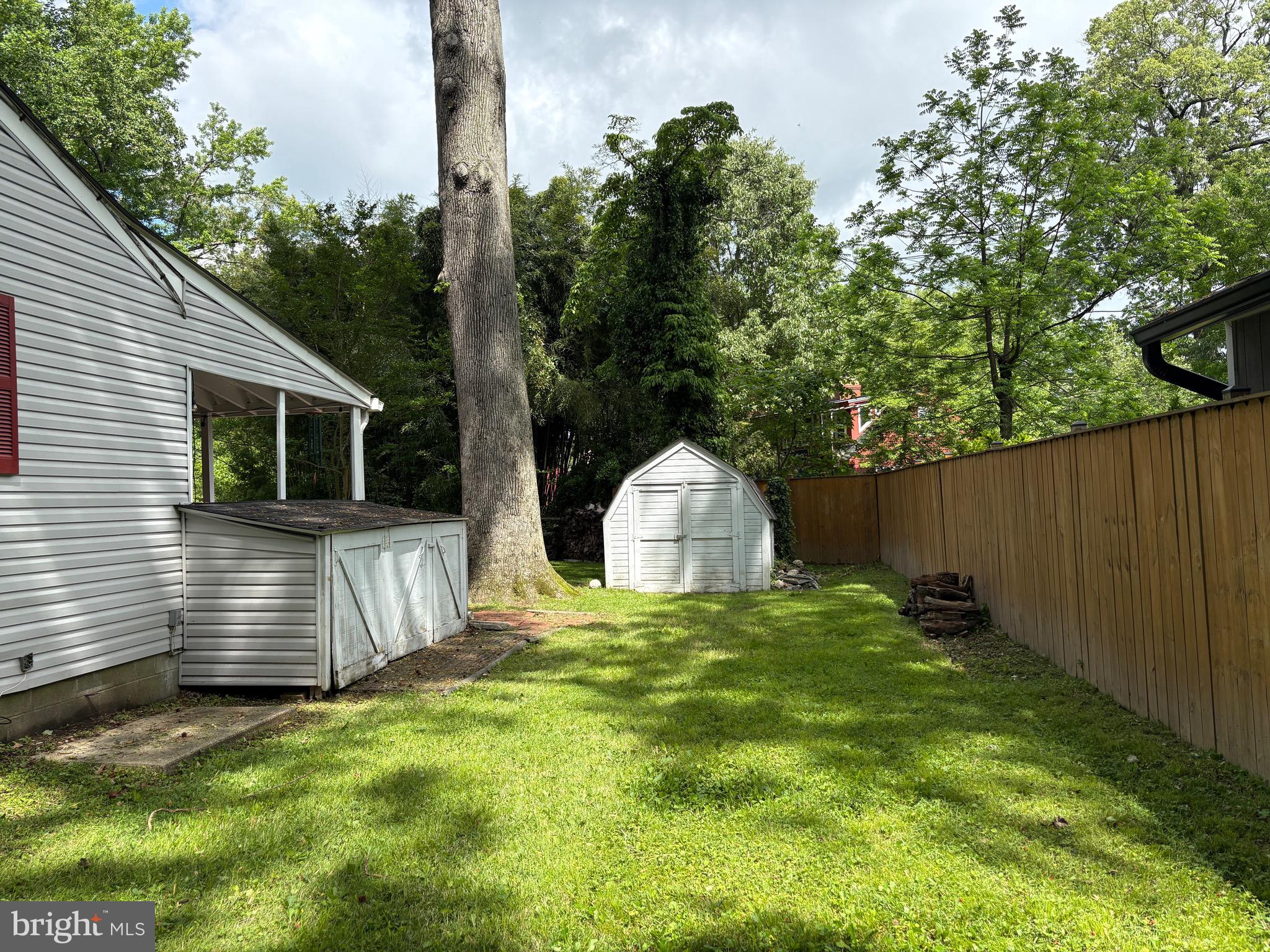 SHADY OAKS MANOR - Residential