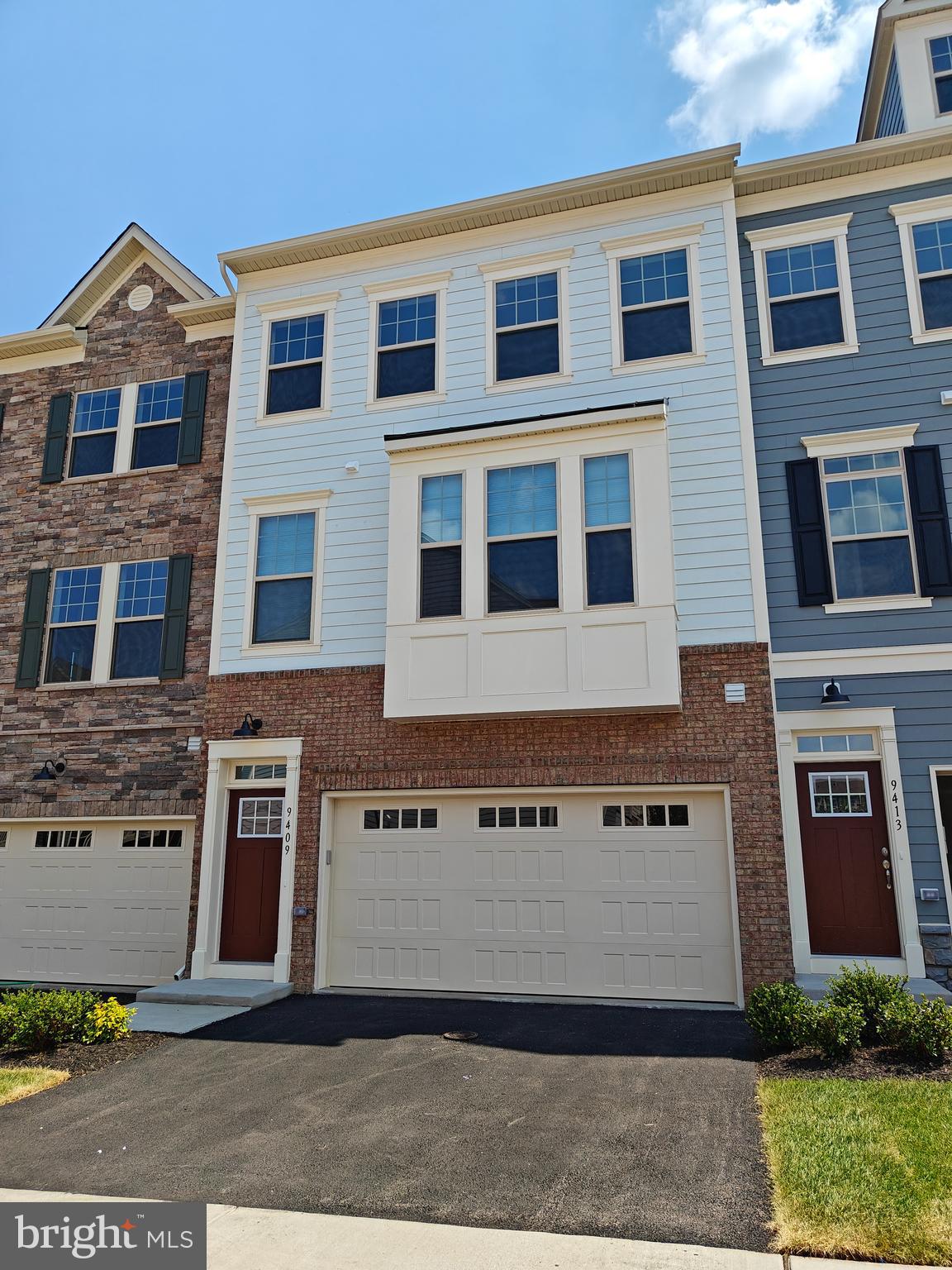 Luxury 1-year new townhome offers 3 bedrooms, 3 full baths, 1 half baths, and two car garage. Large finished rec room on the entry level with full bath room. Oak stairs lead you to the main level of this home. The main level has hardwood throughout and a stainless steel appliances. 12 feet long quartz countertop. A 10’ x 20’ Trex deck is off the great room overview the trees and green field. The front face to beautiful centre garden. Best location in the community. One of the large model (2252 SF) in the community. The bedroom level has three bedrooms, (2) baths and a laundry room capable of housing a full size washer and dryer making this town home perfect for a growing family. Jefferson Square is built around a lovely park that has a playground for the kids, a fire pit where the adults can enjoy evening conversations with their neighbors and a community garden where the home owner with a green thumb can grow their own vegetables. Just a short walk away from entertainment, restaurants and the VRE in the heart of historic Old Town. 10 minutes driving to Costco, Walmart, H-Mart and Home depot. New washer, dryer to be installed. Photos were token when vacant.