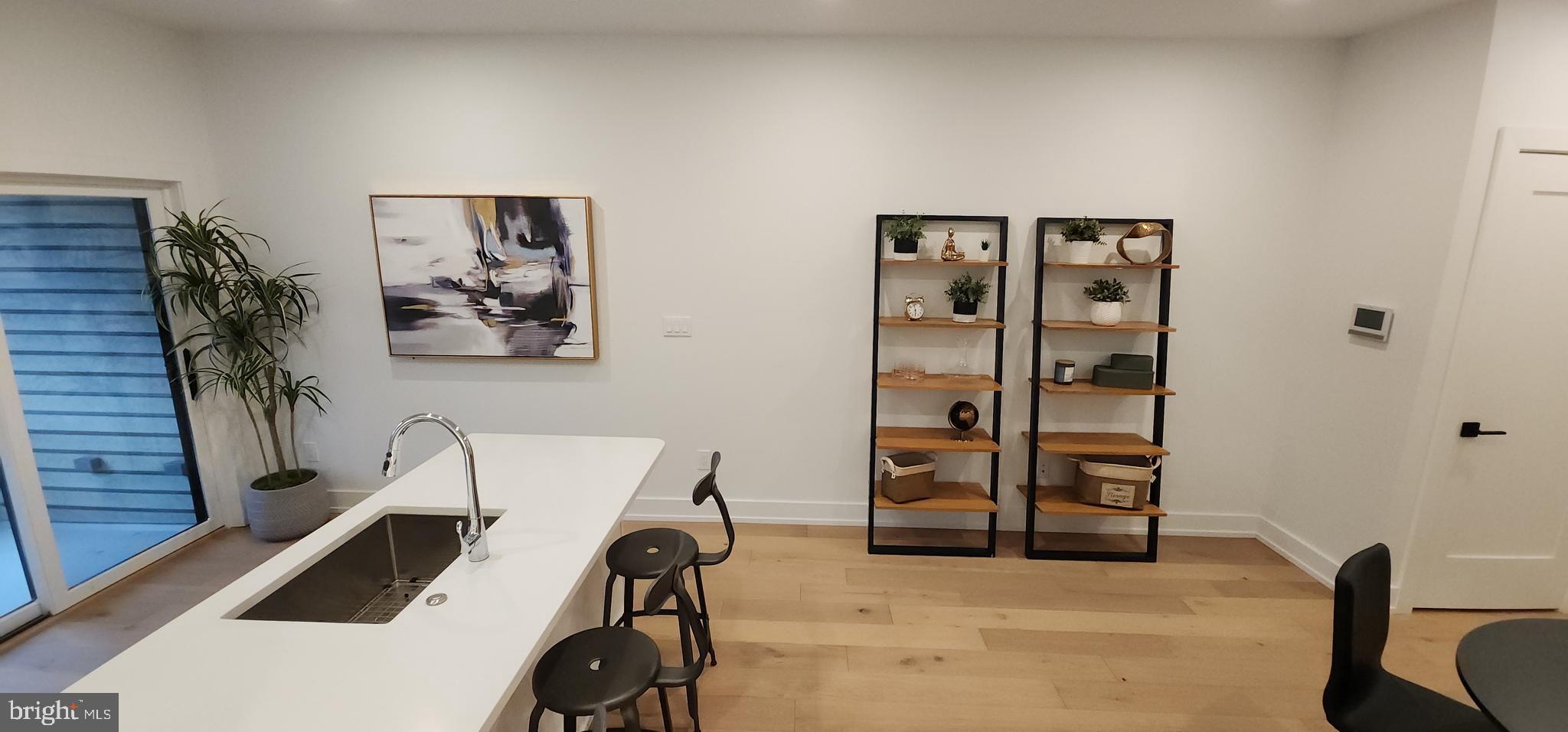 CHESTNUT HILL - Residential