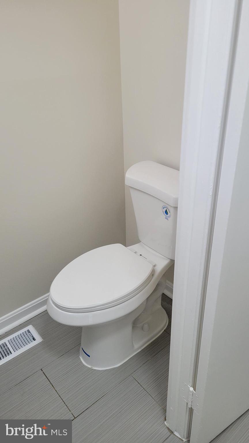 LAKE RIDGE - Residential Lease