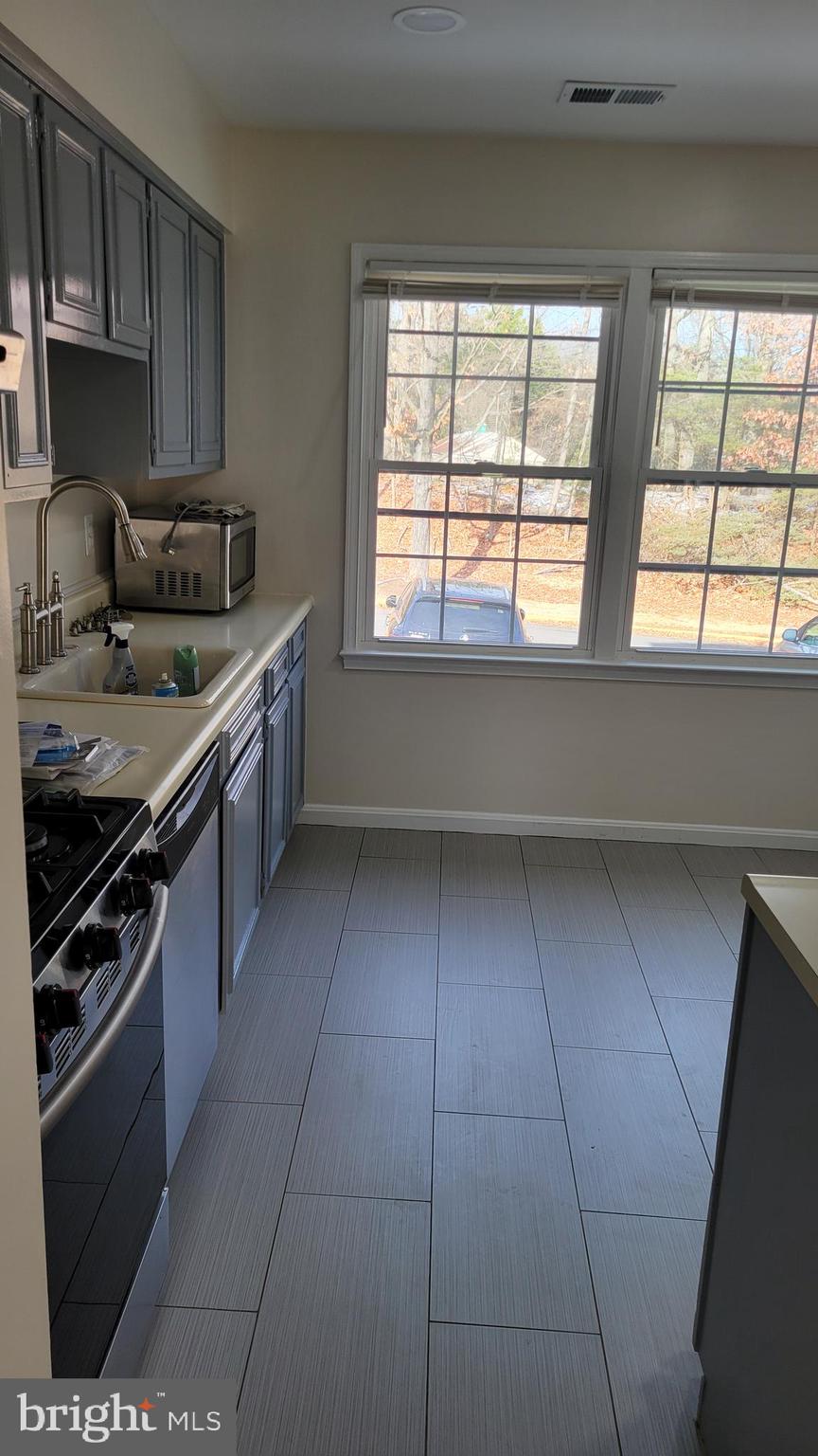 LAKE RIDGE - Residential Lease