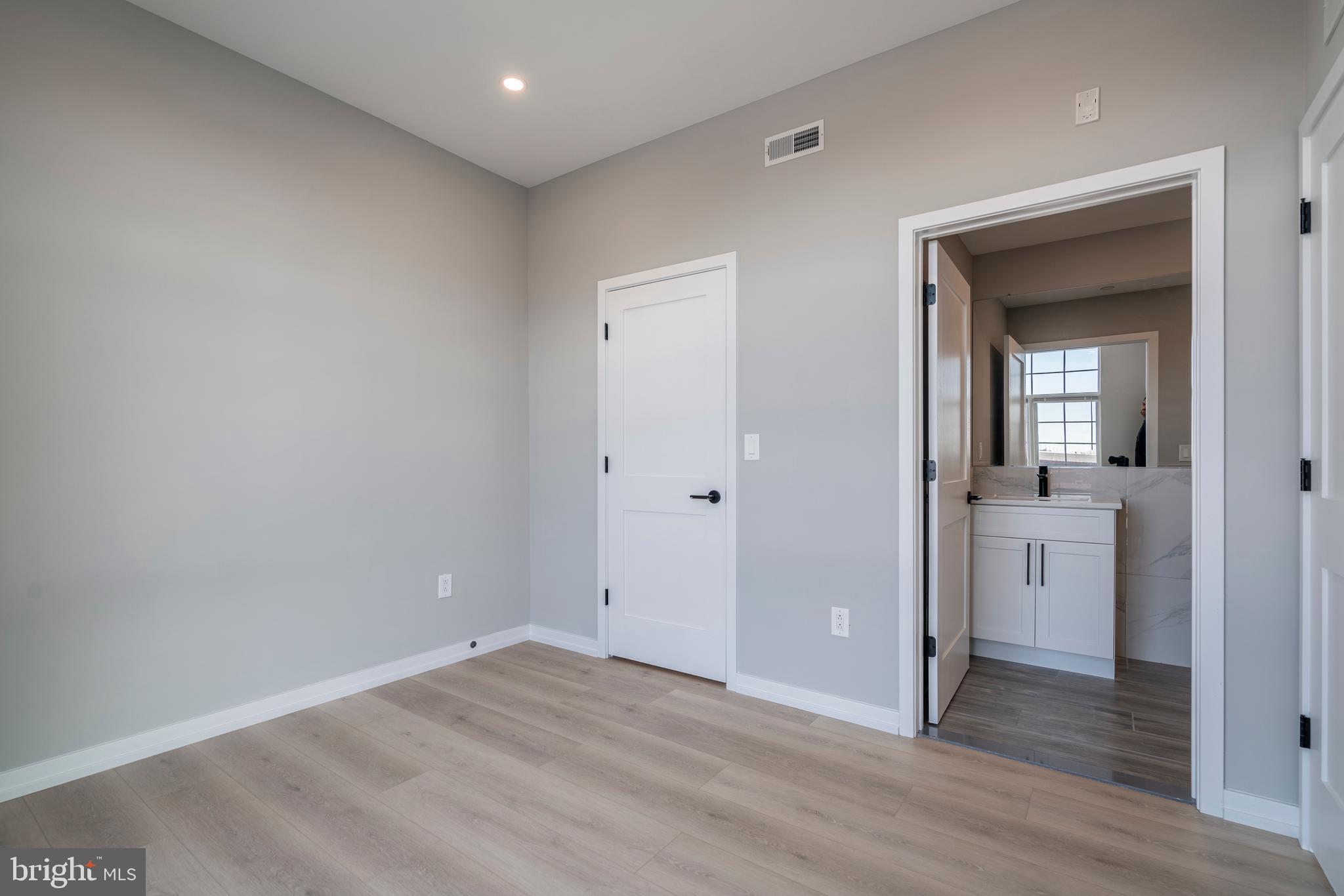 GRADUATE HOSPITAL - Residential Lease