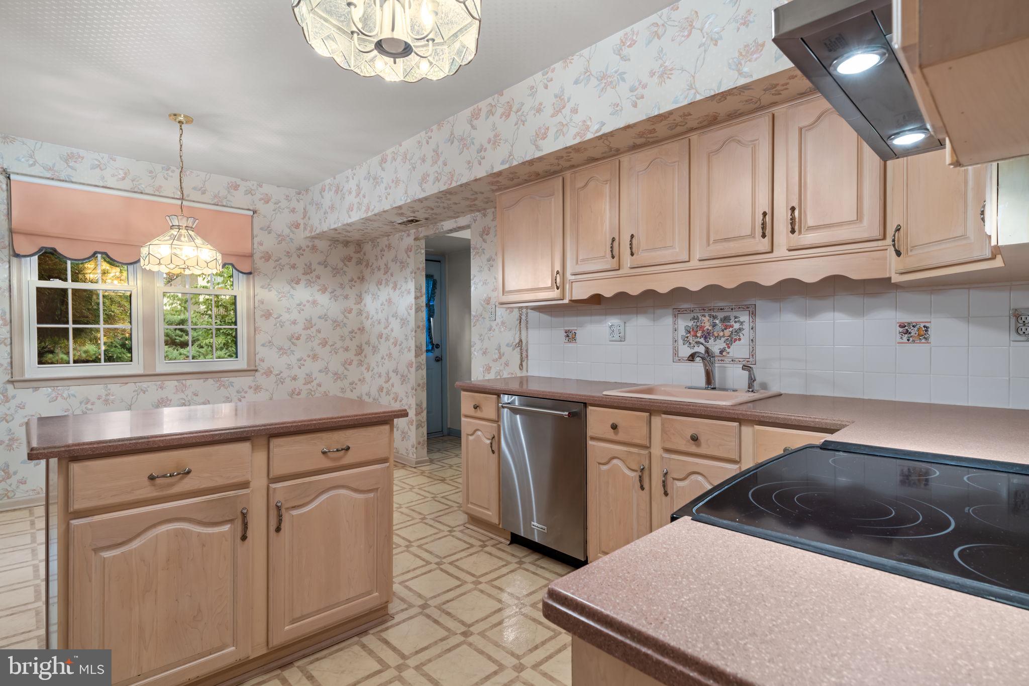 VILLAGE SHIRES - Residential