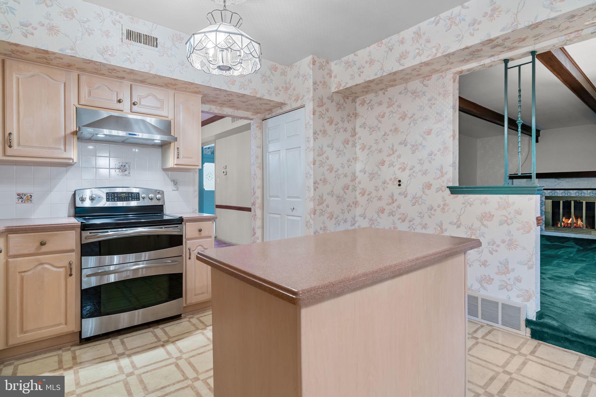 VILLAGE SHIRES - Residential