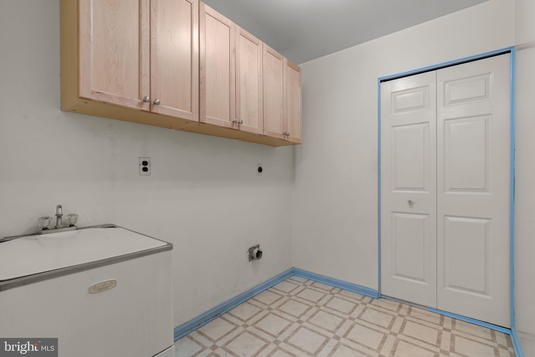 VILLAGE SHIRES - Residential