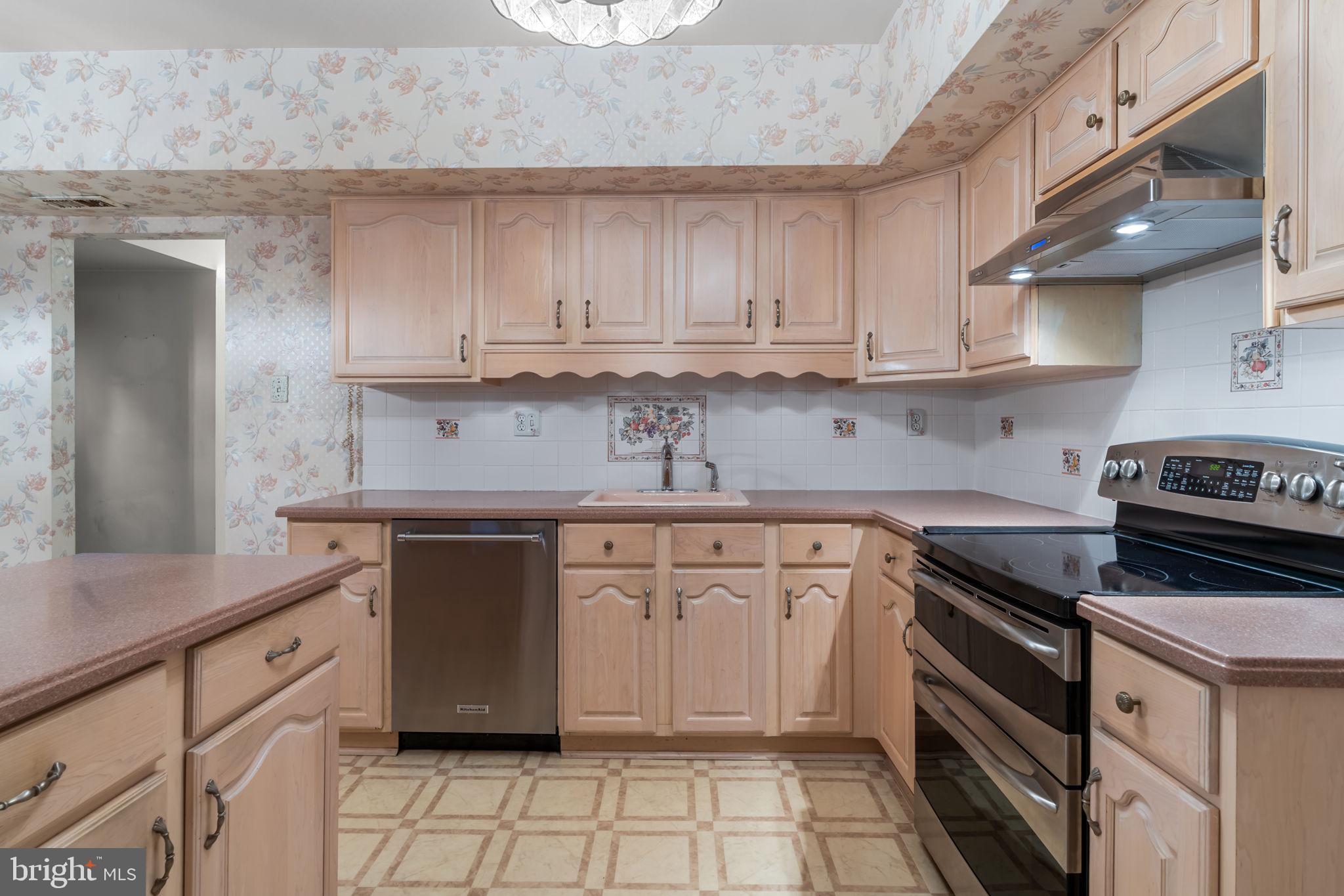 VILLAGE SHIRES - Residential